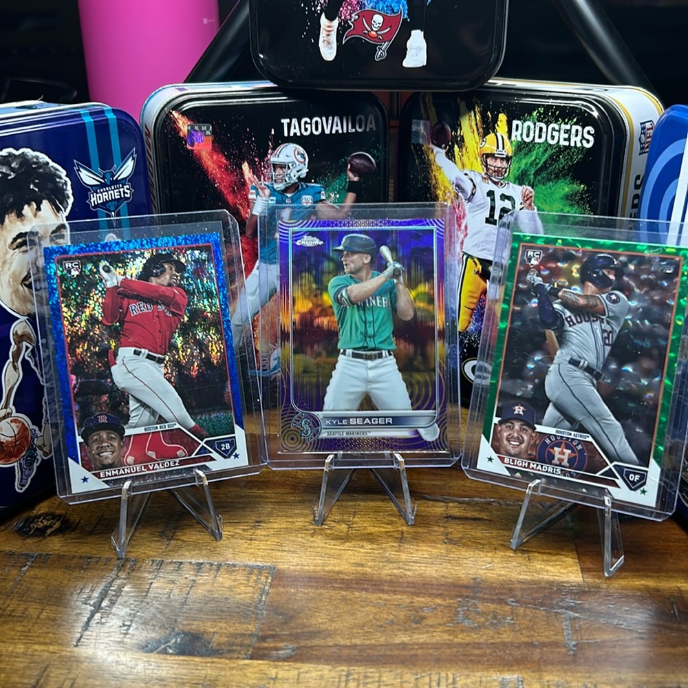Bligh Madrid no.487/499,Kyle Seager no.117/299,Enmanuel Valdez no.331/999